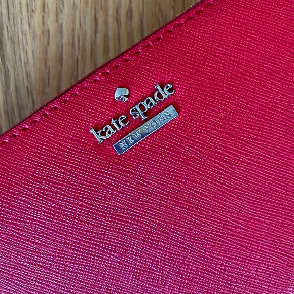 Kate Spade Zipped Wallet - Picture 2 of 6